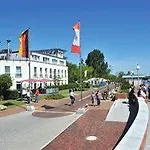 Hafenhotel Pommernyacht فندق 3*