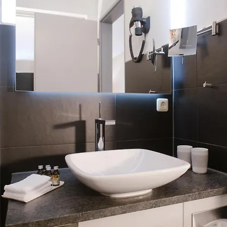 Hafenhotel Pommernyacht Hotel 3*