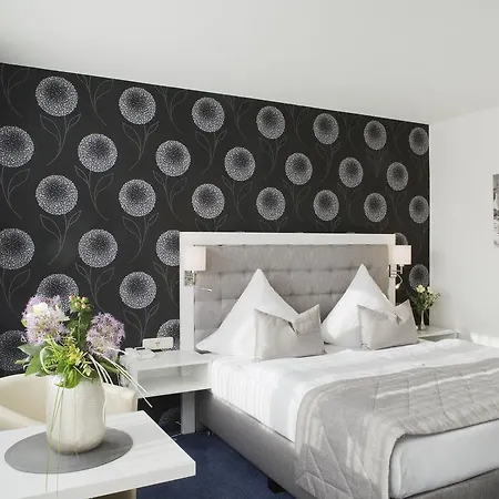 Hotel Hafenhotel Pommernyacht 3*