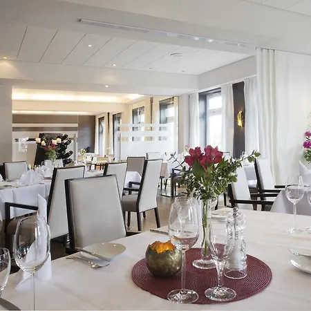 ホテル Hafenhotel Pommernyacht 3*