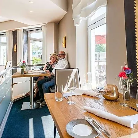 Hotel Hafenhotel Pommernyacht 3*