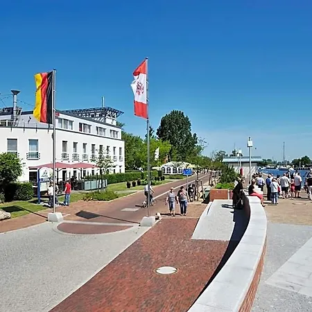 Hafenhotel Pommernyacht Hotel 3*