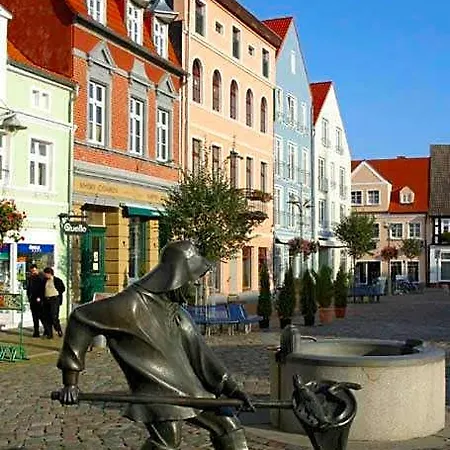 Hotel Hafenhotel Pommernyacht 3*