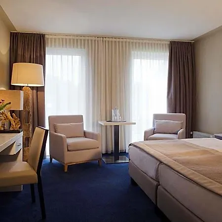 Hafenhotel Pommernyacht Hotel 3*