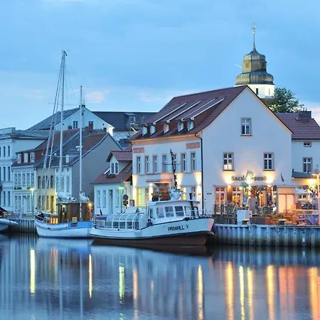 Hafenhotel Pommernyacht 3*
