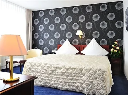 Hafenhotel Pommernyacht 3* Ueckermunde