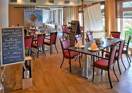 Hafenhotel Pommernyacht ホテル