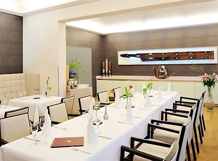 Hafenhotel Pommernyacht ホテル