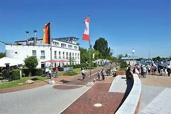 Hafenhotel Pommernyacht Hotel 3*